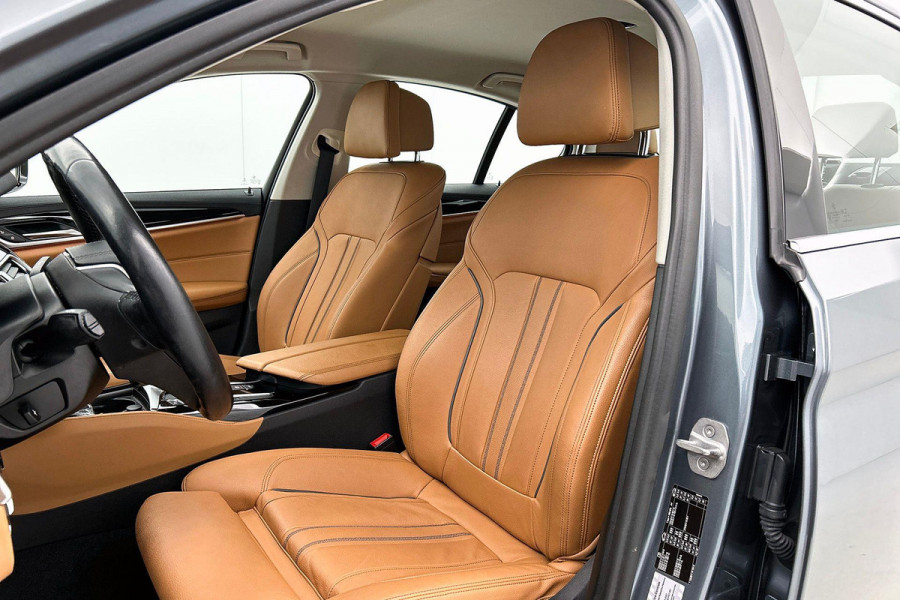 BMW 5 Serie 520d High Executive(NL-auto, Dealer OnderH, Comfort Zetels, Stuur/stoel Verwarming, 360 camera, active Cruise, Etc)