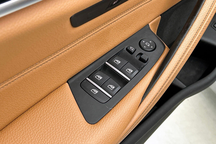 BMW 5 Serie 520d High Executive(NL-auto, Dealer OnderH, Comfort Zetels, Stuur/stoel Verwarming, 360 camera, active Cruise, Etc)