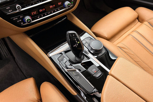 BMW 5 Serie 520d High Executive(NL-auto, Dealer OnderH, Comfort Zetels, Stuur/stoel Verwarming, 360 camera, active Cruise, Etc)