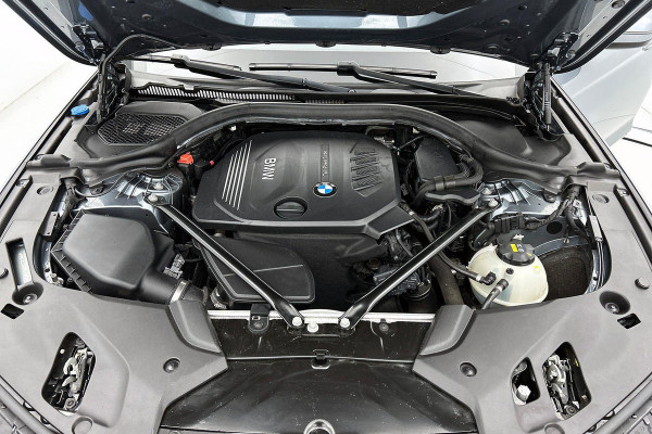 BMW 5 Serie 520d High Executive(NL-auto, Dealer OnderH, Comfort Zetels, Stuur/stoel Verwarming, 360 camera, active Cruise, Etc)