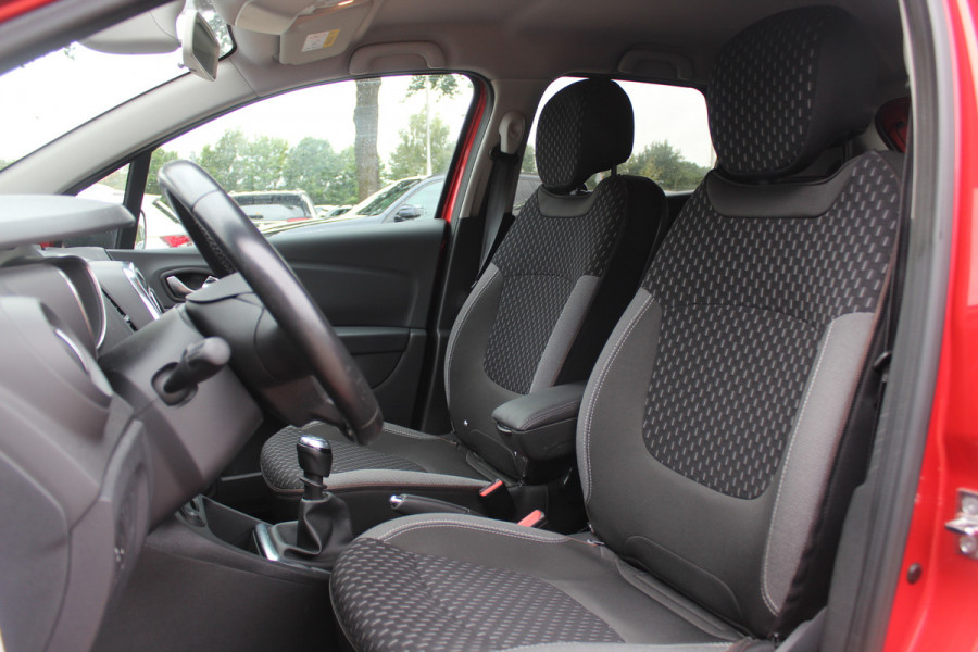 Renault Captur 1.2 TCe Intens / Camera / Navigatie / Keyless / 17'' / DAB / Armsteun / Apple CarPlay / Cruise Control