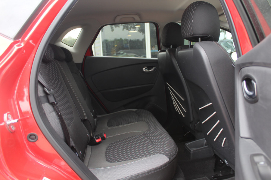 Renault Captur 1.2 TCe Intens / Camera / Navigatie / Keyless / 17'' / DAB / Armsteun / Apple CarPlay / Cruise Control