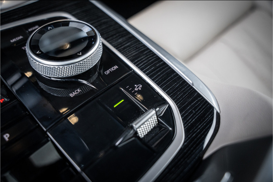 BMW X7 xDrive40i 7p. M-Sport Pro l BTW l Panorama l SoftClose l Stoelk.