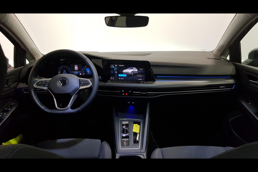 Volkswagen Golf 1.5 eTSI 150pk DSG Style | Navigatie | Climate Control | Camera | Parkeer sensoren | 18" LMV| Led | Keyless entry | Stoelverwarming Volkswagen Golf 1.5 eTSI 150pk DSG Style | Navigatie | Climate Control | Camera | Parkeer sensoren | 18" LMV| Led | Keyless entry | Stoelverwarming