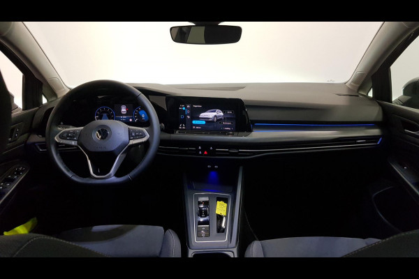 Volkswagen Golf 1.5 eTSI 150pk DSG Style | Navigatie | Climate Control | Camera | Parkeer sensoren | 18" LMV| Led | Keyless entry | Stoelverwarming Volkswagen Golf 1.5 eTSI 150pk DSG Style | Navigatie | Climate Control | Camera | Parkeer sensoren | 18" LMV| Led | Keyless entry | Stoelverwarming