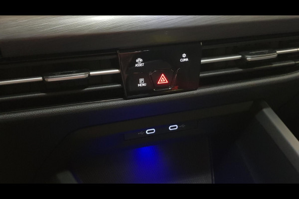 Volkswagen Golf 1.5 eTSI 150pk DSG Style | Navigatie | Climate Control | Camera | Parkeer sensoren | 18" LMV| Led | Keyless entry | Stoelverwarming Volkswagen Golf 1.5 eTSI 150pk DSG Style | Navigatie | Climate Control | Camera | Parkeer sensoren | 18" LMV| Led | Keyless entry | Stoelverwarming