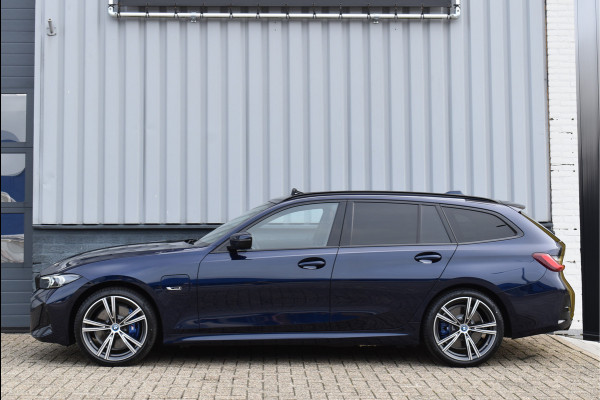 BMW 3 Serie Touring 330e xDrive 292 Pk Individual Pano Tartufo Leder H/K Memory Camera ACC 19 Inch BMW 3 Serie Touring 330e xDrive 292 Pk Individual Pano Tartufo Leder H/K Memory Camera ACC 19 Inch