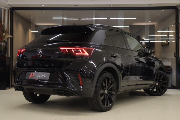 Volkswagen T-Roc 1.5 TSI BLACK STYLE 3X R-LINE PANO/IQ/CARPLAY/DODEHOEK/VOL