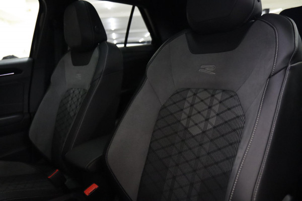 Volkswagen T-Roc 1.5 TSI BLACK STYLE 3X R-LINE PANO/IQ/CARPLAY/DODEHOEK/VOL