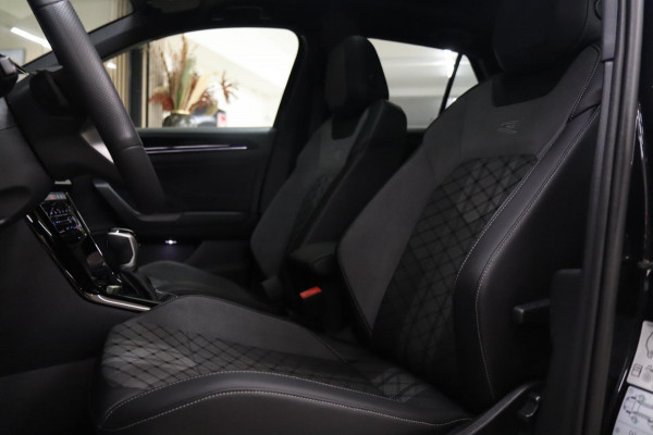 Volkswagen T-Roc 1.5 TSI BLACK STYLE 3X R-LINE PANO/IQ/CARPLAY/DODEHOEK/VOL