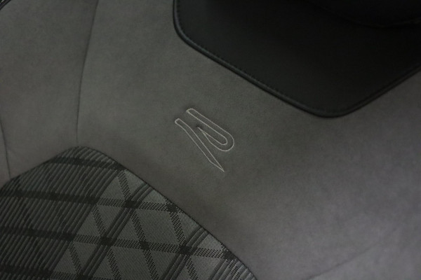 Volkswagen T-Roc 1.5 TSI BLACK STYLE 3X R-LINE PANO/IQ/CARPLAY/DODEHOEK/VOL