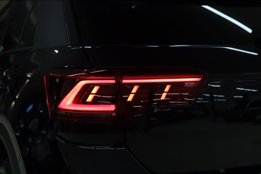 Volkswagen T-Roc 1.5 TSI BLACK STYLE 3X R-LINE PANO/IQ/CARPLAY/DODEHOEK/VOL