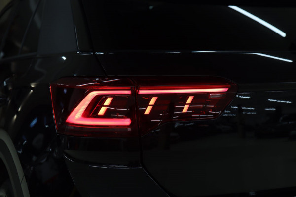 Volkswagen T-Roc 1.5 TSI BLACK STYLE 3X R-LINE PANO/IQ/CARPLAY/DODEHOEK/VOL