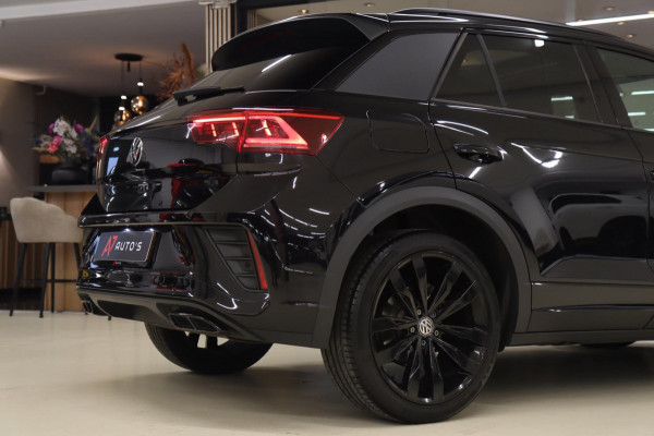 Volkswagen T-Roc 1.5 TSI BLACK STYLE 3X R-LINE PANO/IQ/CARPLAY/DODEHOEK/VOL