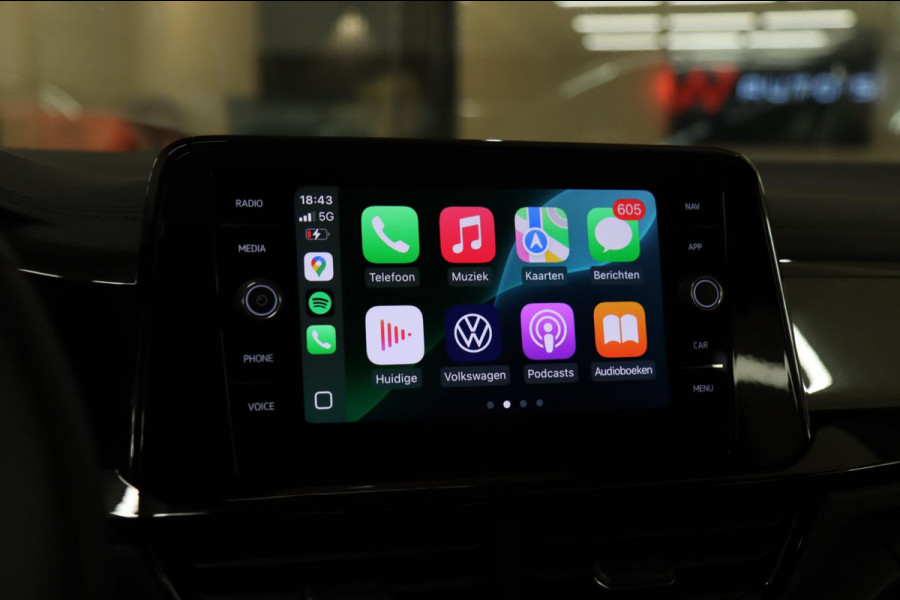 Volkswagen T-Roc 1.5 TSI BLACK STYLE 3X R-LINE PANO/IQ/CARPLAY/DODEHOEK/VOL