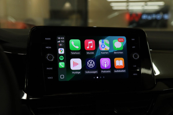 Volkswagen T-Roc 1.5 TSI BLACK STYLE 3X R-LINE PANO/IQ/CARPLAY/DODEHOEK/VOL