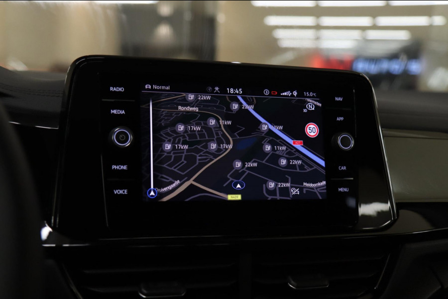 Volkswagen T-Roc 1.5 TSI BLACK STYLE 3X R-LINE PANO/IQ/CARPLAY/DODEHOEK/VOL