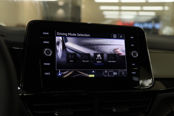 Volkswagen T-Roc 1.5 TSI BLACK STYLE 3X R-LINE PANO/IQ/CARPLAY/DODEHOEK/VOL