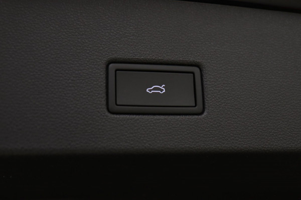 Volkswagen T-Roc 1.5 TSI BLACK STYLE 3X R-LINE PANO/IQ/CARPLAY/DODEHOEK/VOL