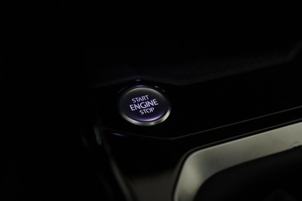 Volkswagen T-Roc 1.5 TSI BLACK STYLE 3X R-LINE PANO/IQ/CARPLAY/DODEHOEK/VOL