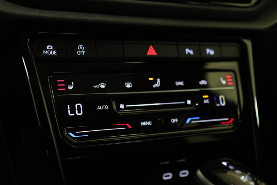 Volkswagen T-Roc 1.5 TSI BLACK STYLE 3X R-LINE PANO/IQ/CARPLAY/DODEHOEK/VOL