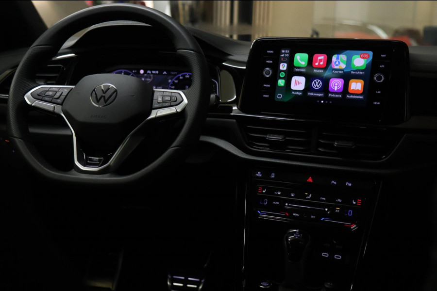 Volkswagen T-Roc 1.5 TSI BLACK STYLE 3X R-LINE PANO/IQ/CARPLAY/DODEHOEK/VOL
