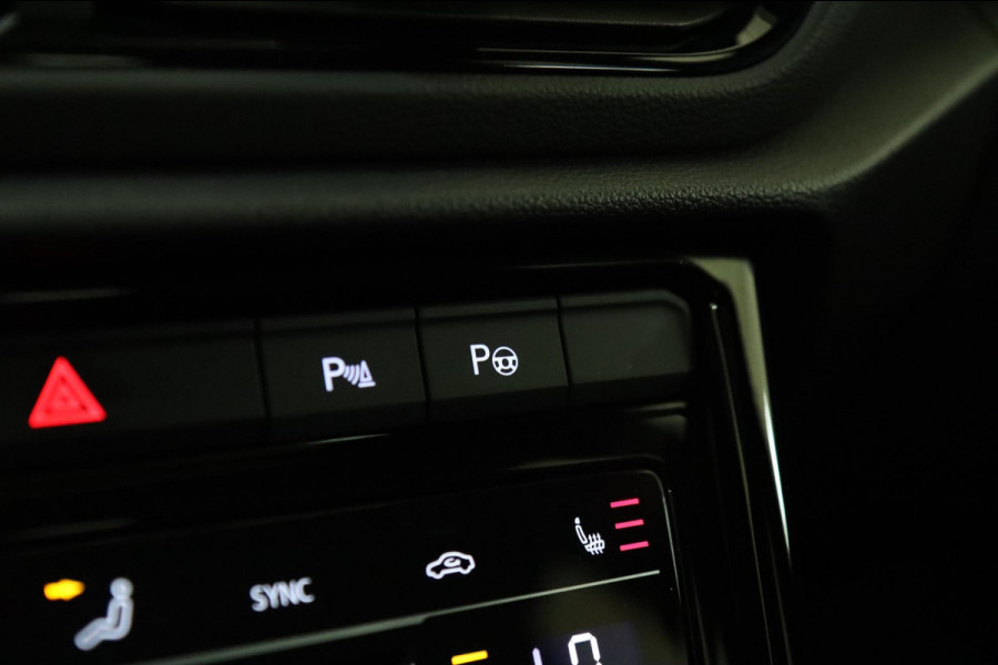 Volkswagen T-Roc 1.5 TSI BLACK STYLE 3X R-LINE PANO/IQ/CARPLAY/DODEHOEK/VOL