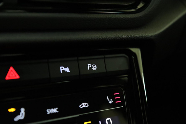 Volkswagen T-Roc 1.5 TSI BLACK STYLE 3X R-LINE PANO/IQ/CARPLAY/DODEHOEK/VOL