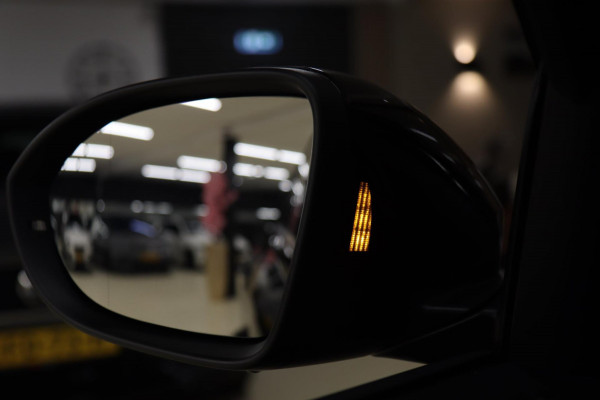 Volkswagen T-Roc 1.5 TSI BLACK STYLE 3X R-LINE PANO/IQ/CARPLAY/DODEHOEK/VOL