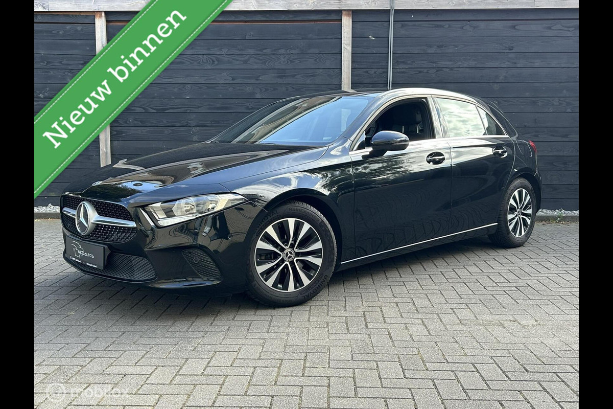 Mercedes-Benz A-Klasse 180 Business Line Half leder sportstoel / fm nav / clima / Camera