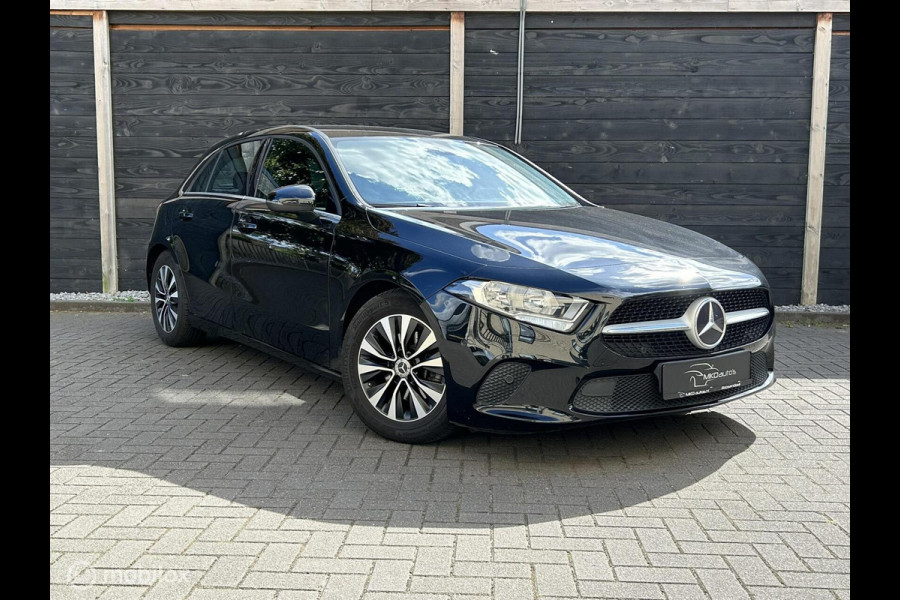 Mercedes-Benz A-Klasse 180 Business Line Half leder sportstoel / fm nav / clima / Camera