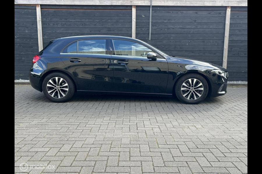Mercedes-Benz A-Klasse 180 Business Line Half leder sportstoel / fm nav / clima / Camera