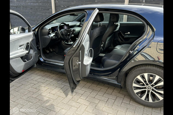 Mercedes-Benz A-Klasse 180 Business Line Half leder sportstoel / fm nav / clima / Camera