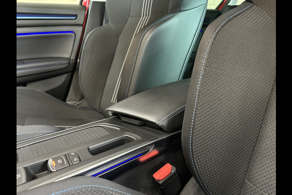 Renault MEGANE Estate 1.6 TCe 205pk GT | Groot Navi | 18 inch | Bose | Pano | Dodehoek | Led | Volledig dealer onderhouden!