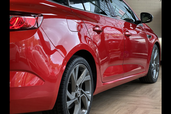 Renault MEGANE Estate 1.6 TCe 205pk GT | Groot Navi | 18 inch | Bose | Pano | Dodehoek | Led | Volledig dealer onderhouden!