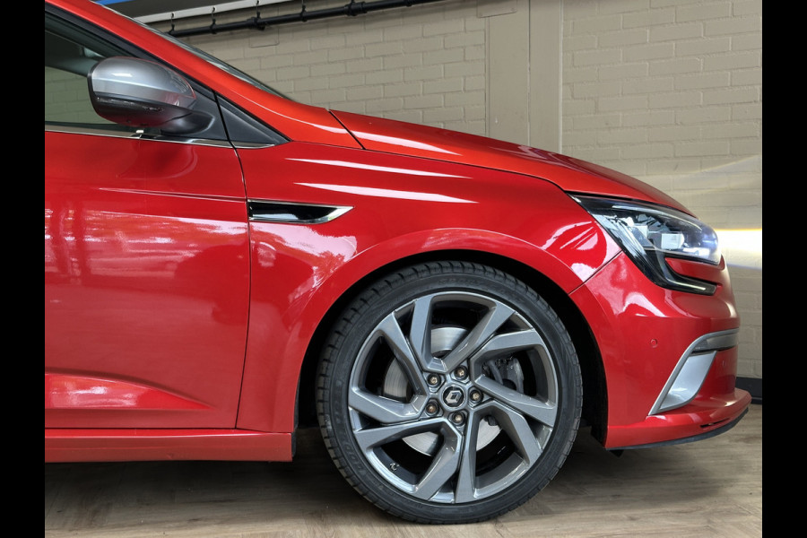 Renault MEGANE Estate 1.6 TCe 205pk GT | Groot Navi | 18 inch | Bose | Pano | Dodehoek | Led | Volledig dealer onderhouden!