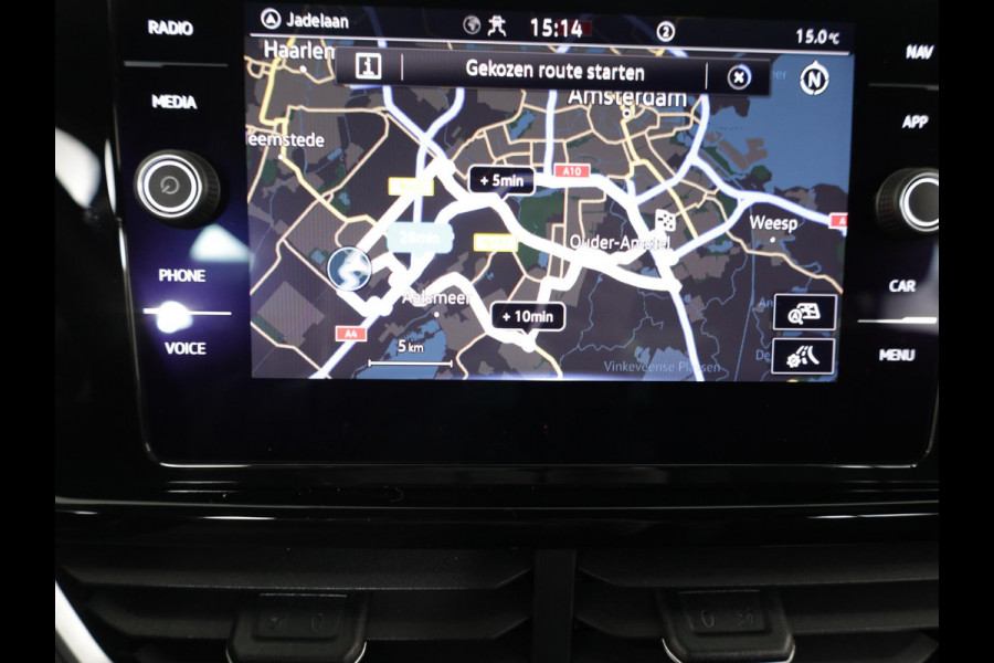 Volkswagen T-Roc 1.5 TSI R-Line Business 150PK DSG | Verlengde garantie | Navigatie | Keyless entry | 18" LMV |