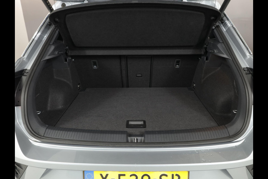 Volkswagen T-Roc 1.5 TSI R-Line Business 150PK DSG | Verlengde garantie | Navigatie | Keyless entry | 18" LMV |