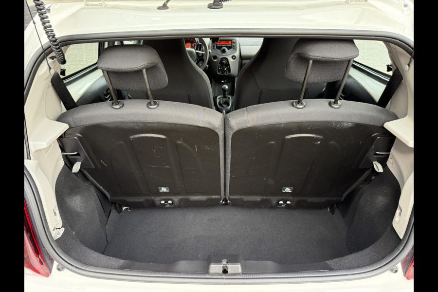 Peugeot 108 1.0 e-VTi / Airco / ALL-Season banden / Bluetooth / 1e Eigenaar / Origineel NED-108 / Facturen onderhoud aanwezig Peugeot 108 1.0 e-VTi / Airco / ALL-Season banden / Bluetooth / 1e Eigenaar / Origineel NED-108 / Facturen onderhoud aanwezig
