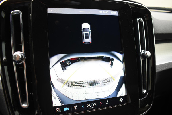 Volvo XC40 B4 211PK Plus Dark / Navigatie / Adaptive Cruise / Harman Kardon / Stuur & Stoelverwarming / Elektrische achterklep / Achteruitrijcamera / Trekhaak / Elektrische stoelverst. met geheugen