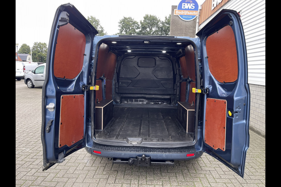 Ford Transit Custom 280 2.0 TDCI 130pk automaat L1H1 Limited / vaste prijs rijklaar € 17.950 ex btw / lease vanaf € 302 / airco / cruise / navi / camera / stoelverwarming / trekhaak !