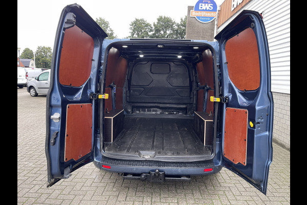 Ford Transit Custom 280 2.0 TDCI 130pk automaat L1H1 Limited / vaste prijs rijklaar € 17.950 ex btw / lease vanaf € 302 / airco / cruise / navi / camera / stoelverwarming / trekhaak !