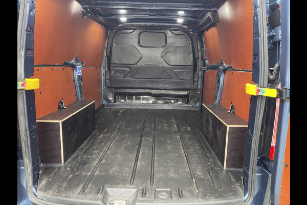 Ford Transit Custom 280 2.0 TDCI 130pk automaat L1H1 Limited / vaste prijs rijklaar € 17.950 ex btw / lease vanaf € 302 / airco / cruise / navi / camera / stoelverwarming / trekhaak !