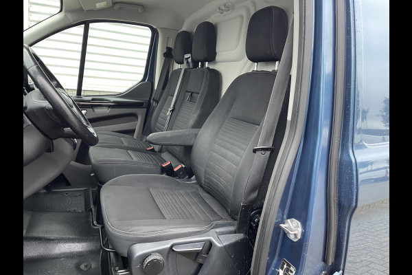 Ford Transit Custom 280 2.0 TDCI 130pk automaat L1H1 Limited / vaste prijs rijklaar € 17.950 ex btw / lease vanaf € 302 / airco / cruise / navi / camera / stoelverwarming / trekhaak !