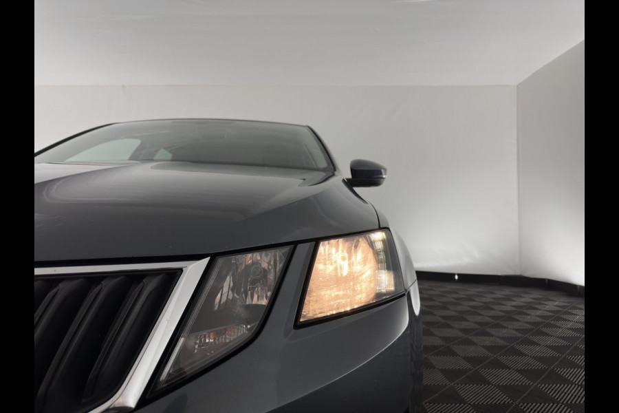 Škoda Octavia 1.6 TDI Greentech Ambition Business *LEATHER-FABRIC | NAVI-FULLMAP | HEATED-COMFORTSEATS | ECC | TOWBAR | PRIVACY-GLASS | PARKPILOT | CRUISE | 16''ALU *