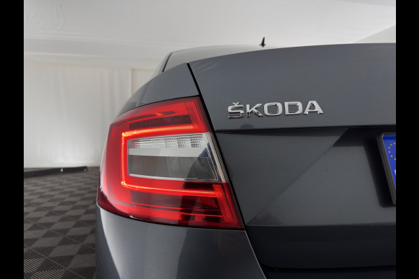 Škoda Octavia 1.6 TDI Greentech Ambition Business *LEATHER-FABRIC | NAVI-FULLMAP | HEATED-COMFORTSEATS | ECC | TOWBAR | PRIVACY-GLASS | PARKPILOT | CRUISE | 16''ALU *