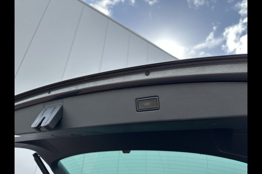 Volkswagen Tiguan 1.5 TSI ACT 150pk DSG R-Line | Pano dak | Leder Volkswagen Tiguan 1.5 TSI ACT 150pk DSG R-Line | Pano dak | Leder