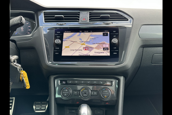 Volkswagen Tiguan 1.5 TSI ACT 150pk DSG R-Line | Pano dak | Leder Volkswagen Tiguan 1.5 TSI ACT 150pk DSG R-Line | Pano dak | Leder
