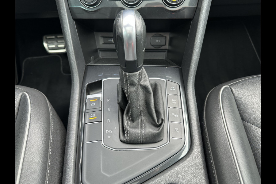 Volkswagen Tiguan 1.5 TSI ACT 150pk DSG R-Line | Pano dak | Leder Volkswagen Tiguan 1.5 TSI ACT 150pk DSG R-Line | Pano dak | Leder