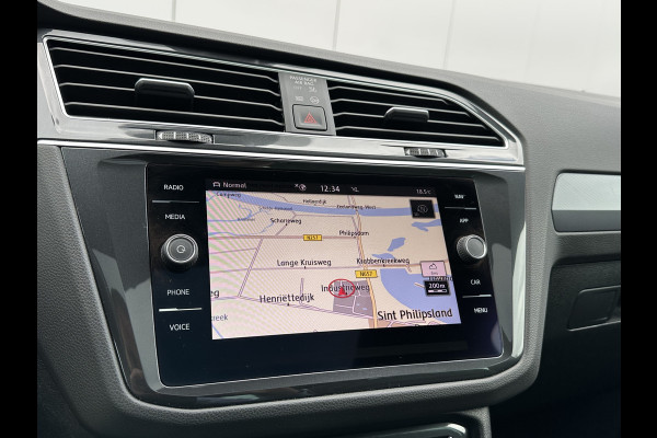 Volkswagen Tiguan 1.5 TSI ACT 150pk DSG R-Line | Pano dak | Leder Volkswagen Tiguan 1.5 TSI ACT 150pk DSG R-Line | Pano dak | Leder